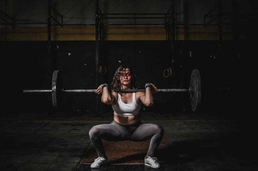 Squats met progressieve overload: de sleutel tot kracht en spiergroei in je home gym.