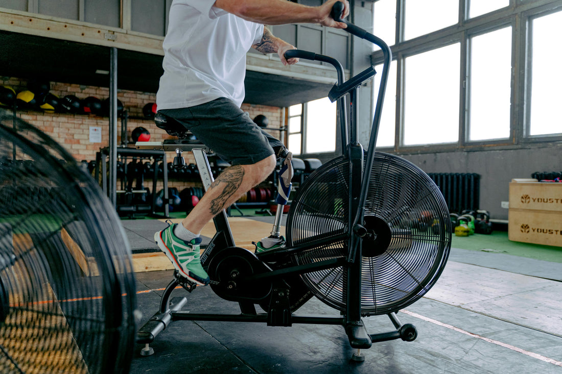 Airbike – intensieve HIIT training met luchtweerstand voor vetverbranding en conditie.