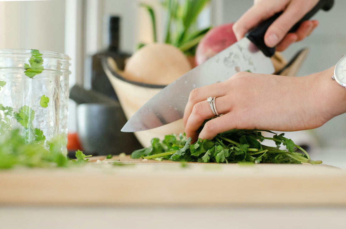 3.	Philips Avance HR1946/70 Slowjuicer – Compact en eenvoudig te reinigen slowjuicer voor beginners.