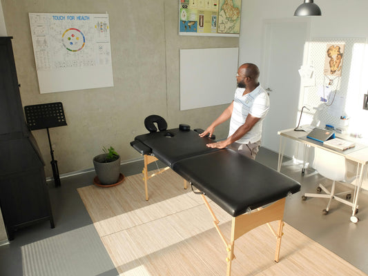 Massagetafel voor sporters – Stevige inklapbare tafel met hoofdsteun, armsteunen en draagtas voor professioneel of thuisgebruik.