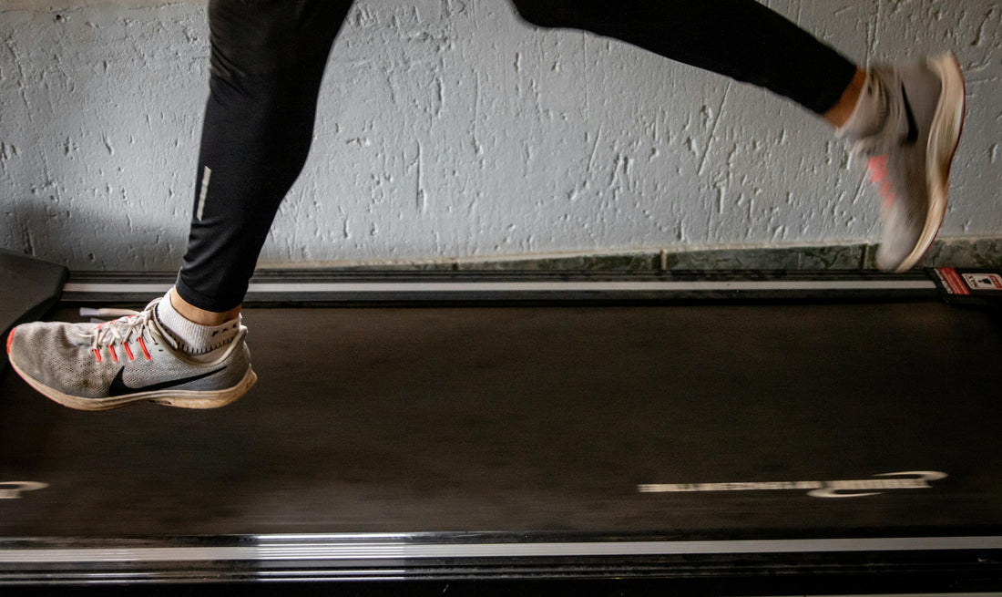 Infinity Goods Walking Pad – compacte loopband voor gebruik onder een bureau of voor de tv.