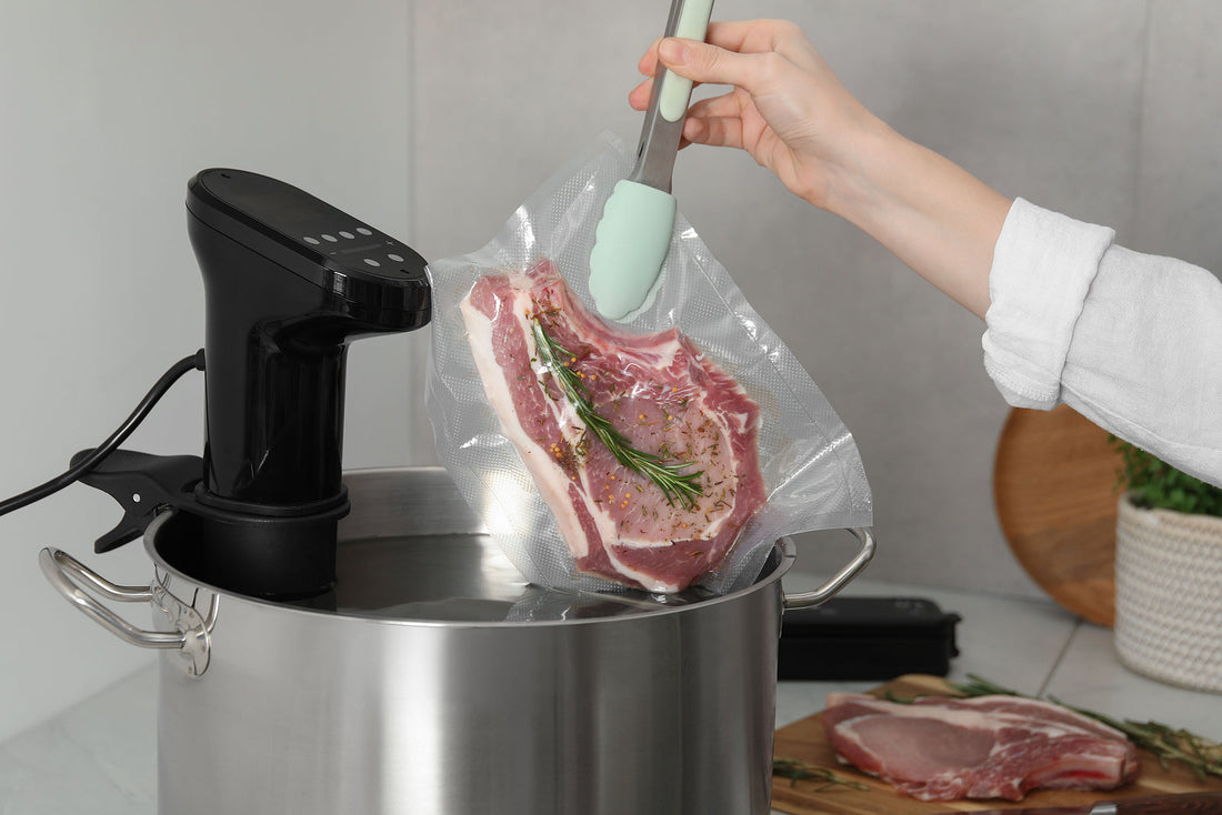 Sous-vide stick – precieze garing van vlees, vis en groente voor sportvoeding en meal prep.